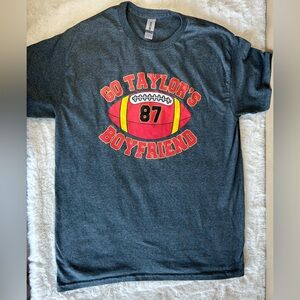 Travis Kelce Kansas City Chief classic gray Gildan t-shirt